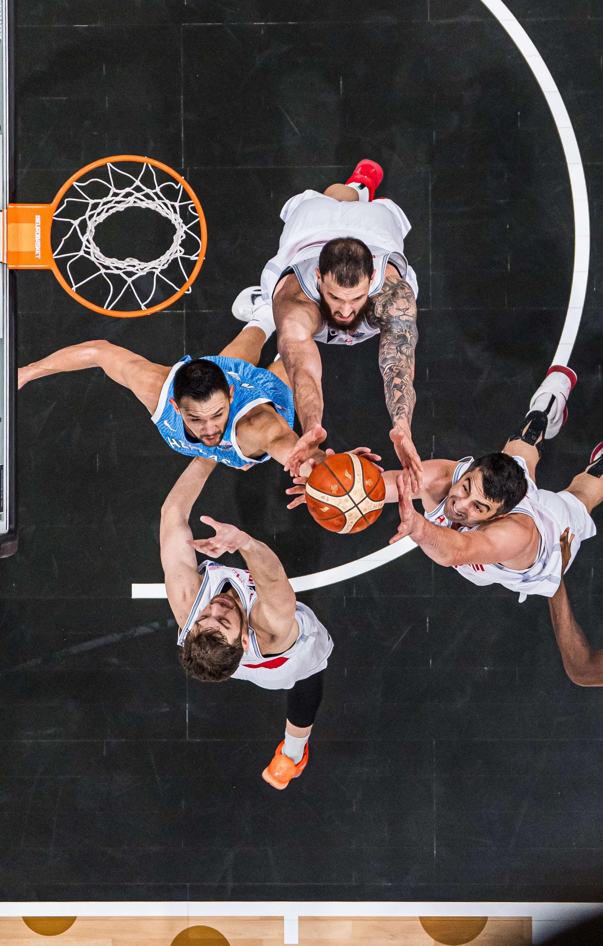 九游体育入口-刚刚！清晨皇家马德里豪取连胜字母哥连续五场比赛得分超过赛况扑朔迷离，冲刺阶段广州队调整名单