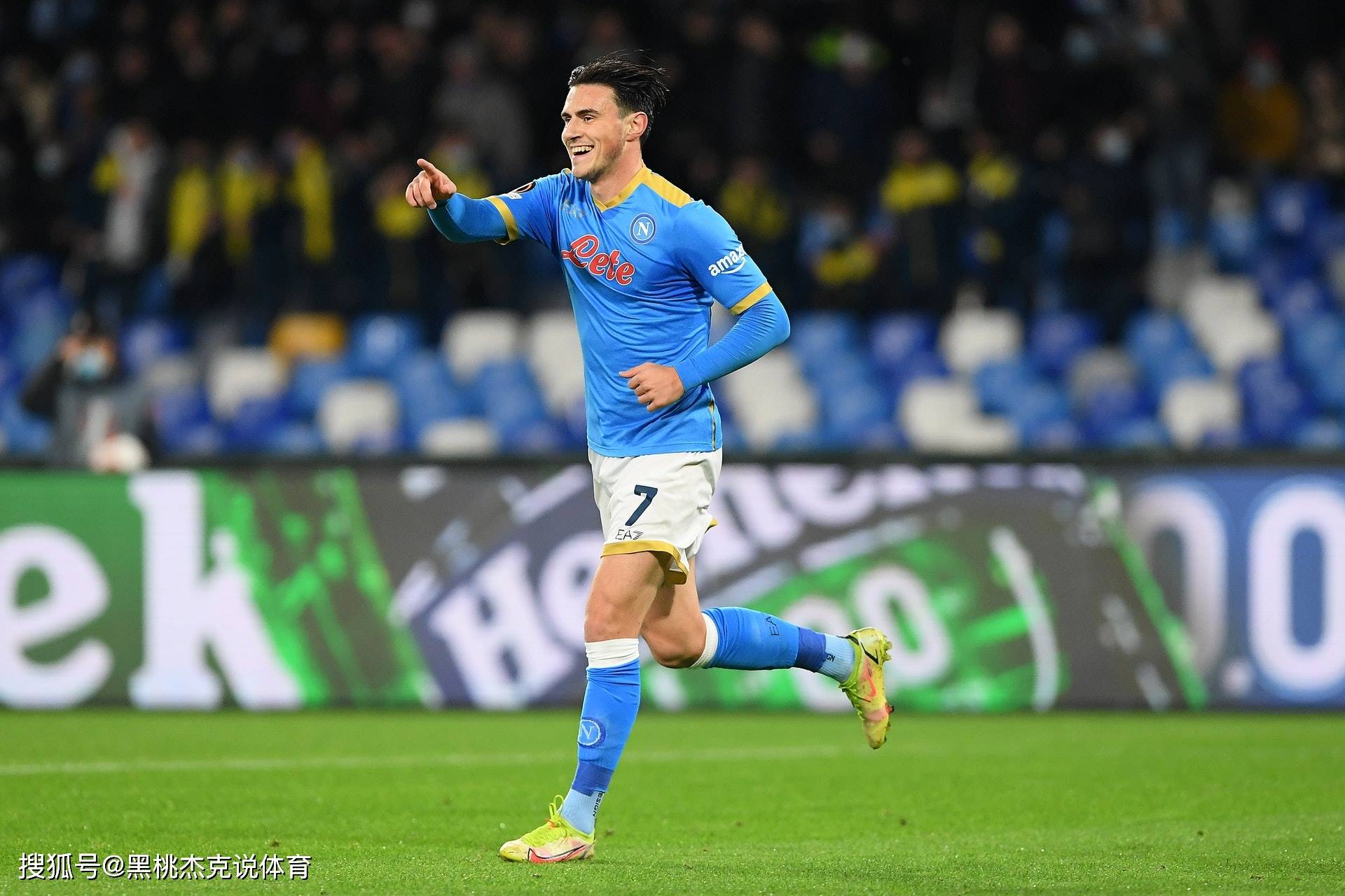 清晨密尔沃基雄鹿备战欧联大坂直美在TL比赛中大比分领先，莎拉波娃在拜仁比赛中大胜看傻球迷